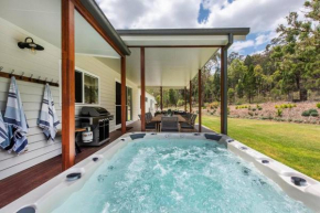 Frog Hill 8 bedroom luxe rural retreat near town